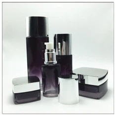 پمپ کے ساتھ کاسمیٹک بوتل